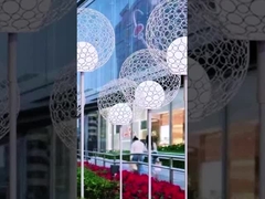 Dekoracyjna lampa stołowa z kryształowego szkła w pomieszczeniach domowych