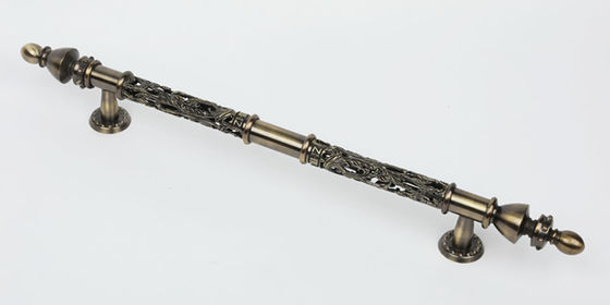 Meble Lekkie Luksusowe uchwyty sprzętowe Hollow Flower Shaped Pozłacane 24-karatowym złotem